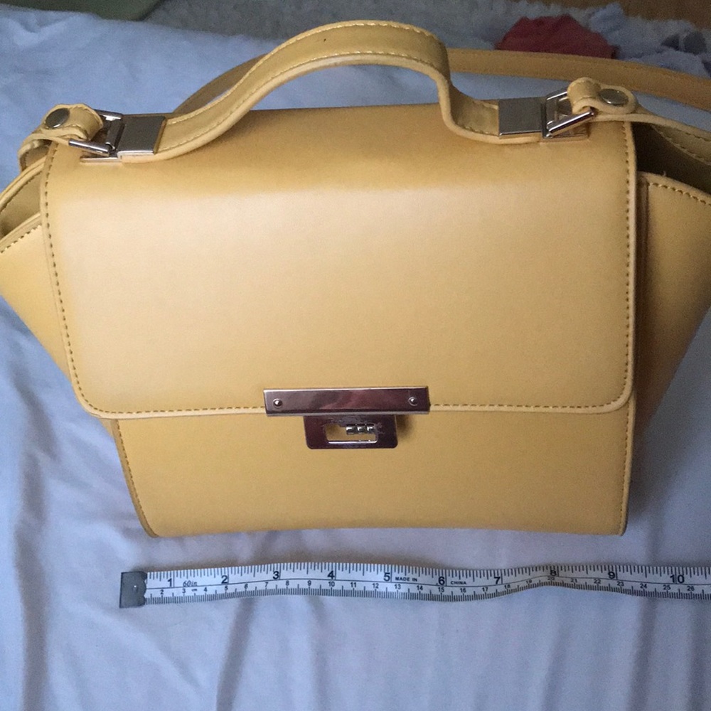 Yellow bag - Picture 3 of 8